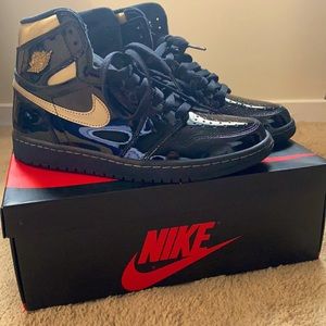 Air Jordan 1 Retro High OG Black/Gold -